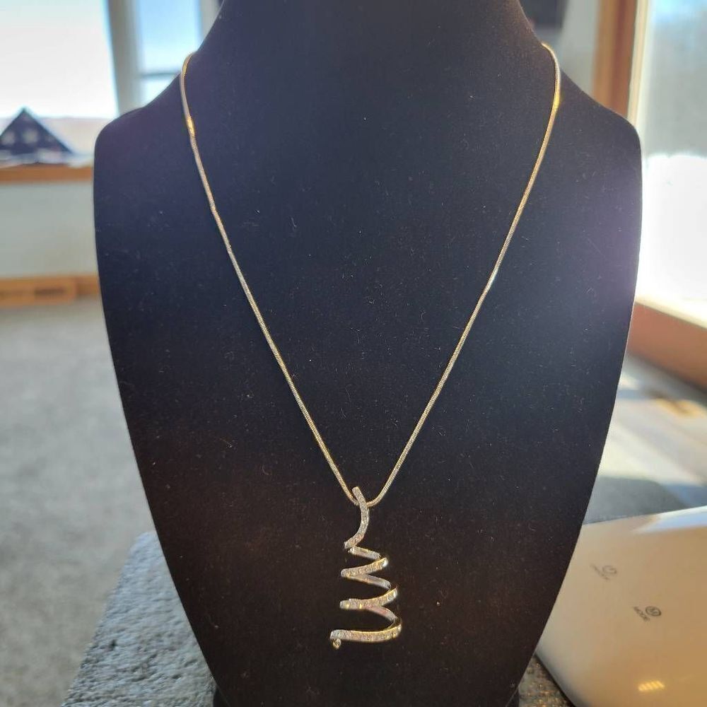 White Gold plated 17" necklace with spiral pendant with clear crystal stones